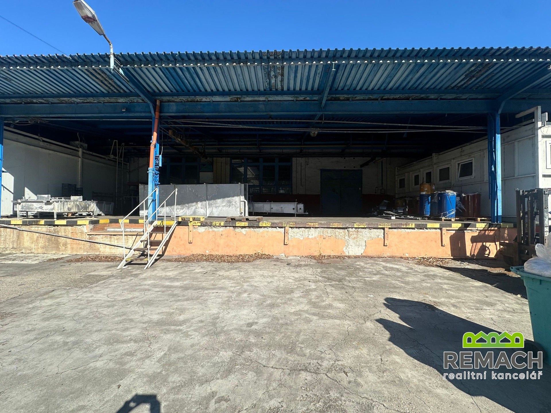 Pronájem komerčního prostoru 1800 m² - foto 8