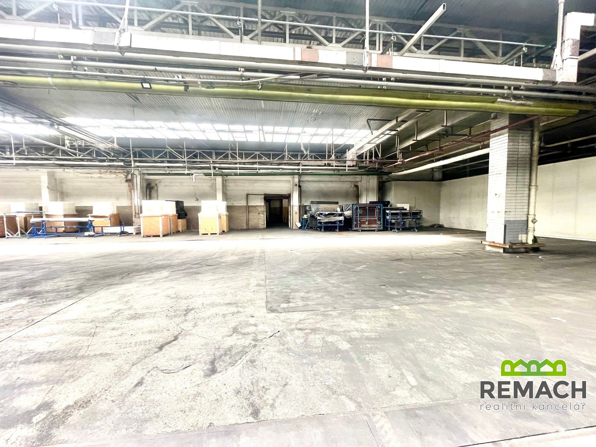 Pronájem komerčního prostoru 1800 m² - foto 1