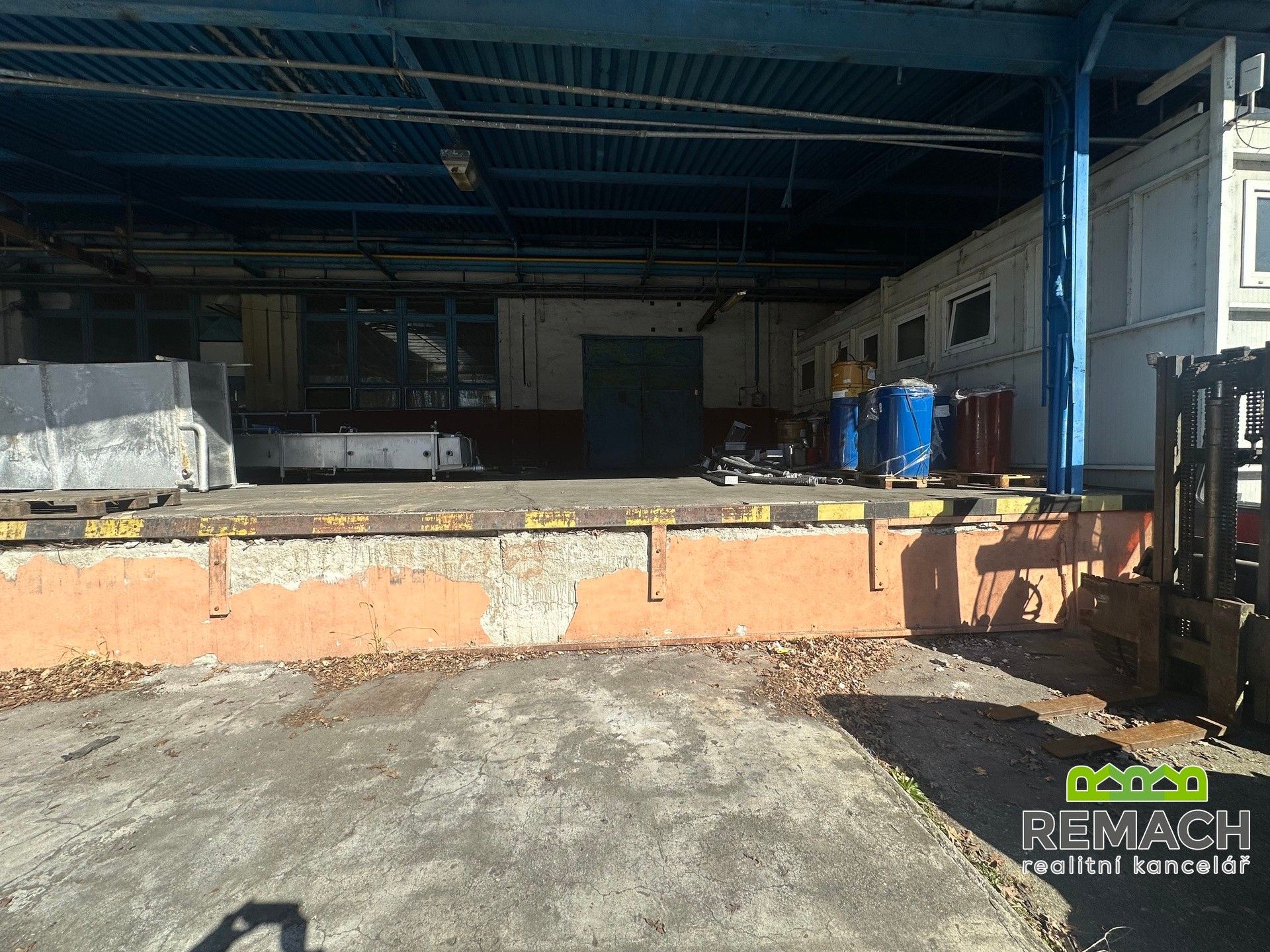 Pronájem komerčního prostoru 1800 m² - foto 9