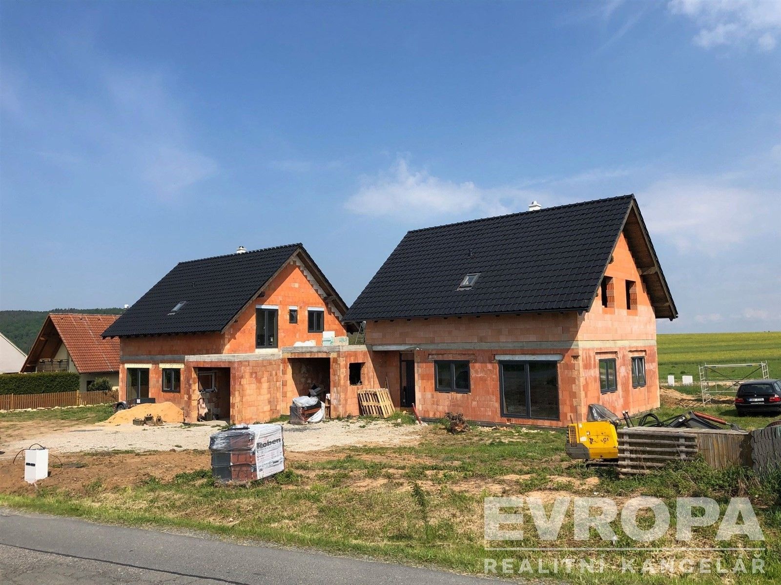 Prodej nemovitosti 192 m² - foto 1