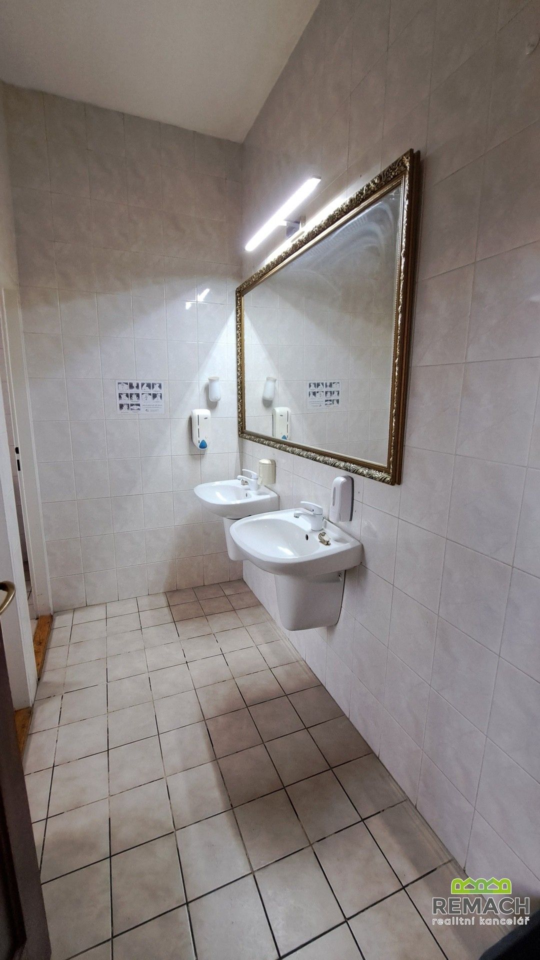 Pronájem komerčního prostoru 197 m² - foto 7