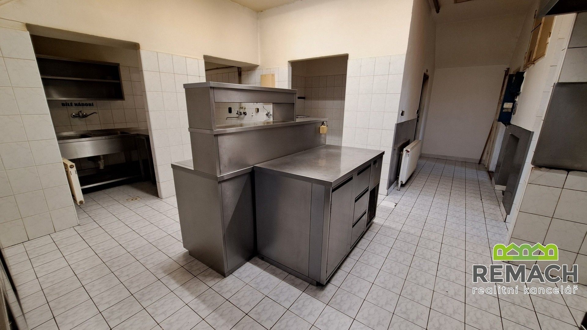 Pronájem komerčního prostoru 197 m² - foto 6