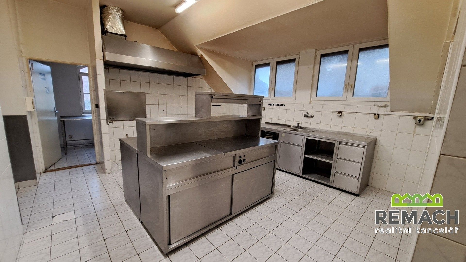 Pronájem komerčního prostoru 197 m² - foto 5