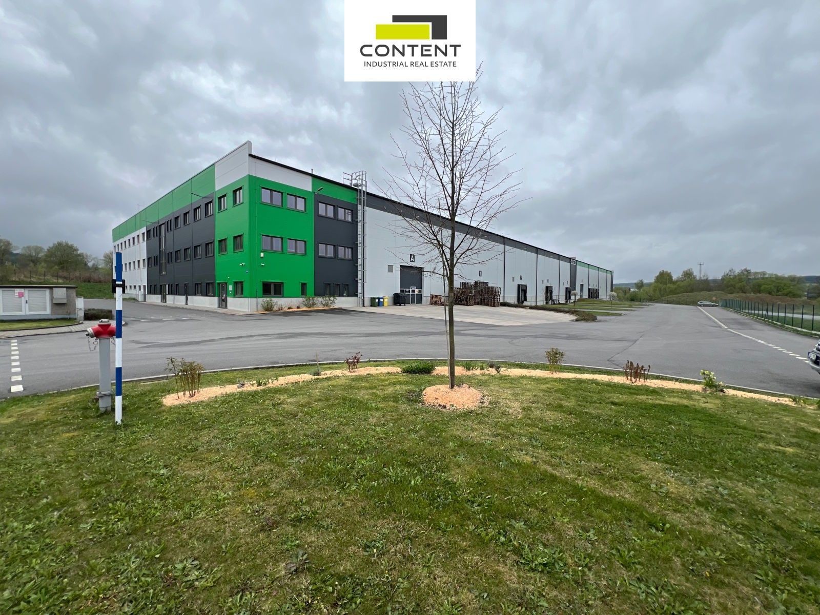 Pronájem komerčního prostoru 900 m² - foto 2