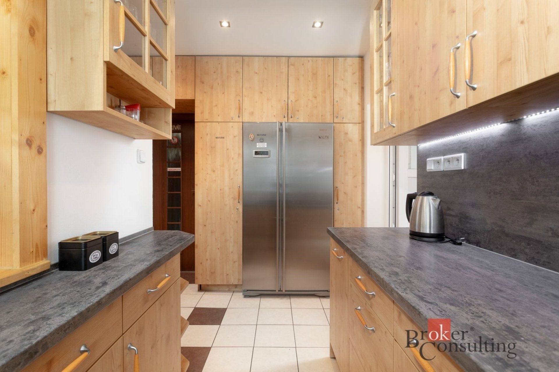 Prodej komerčního prostoru 261 m² - foto 4