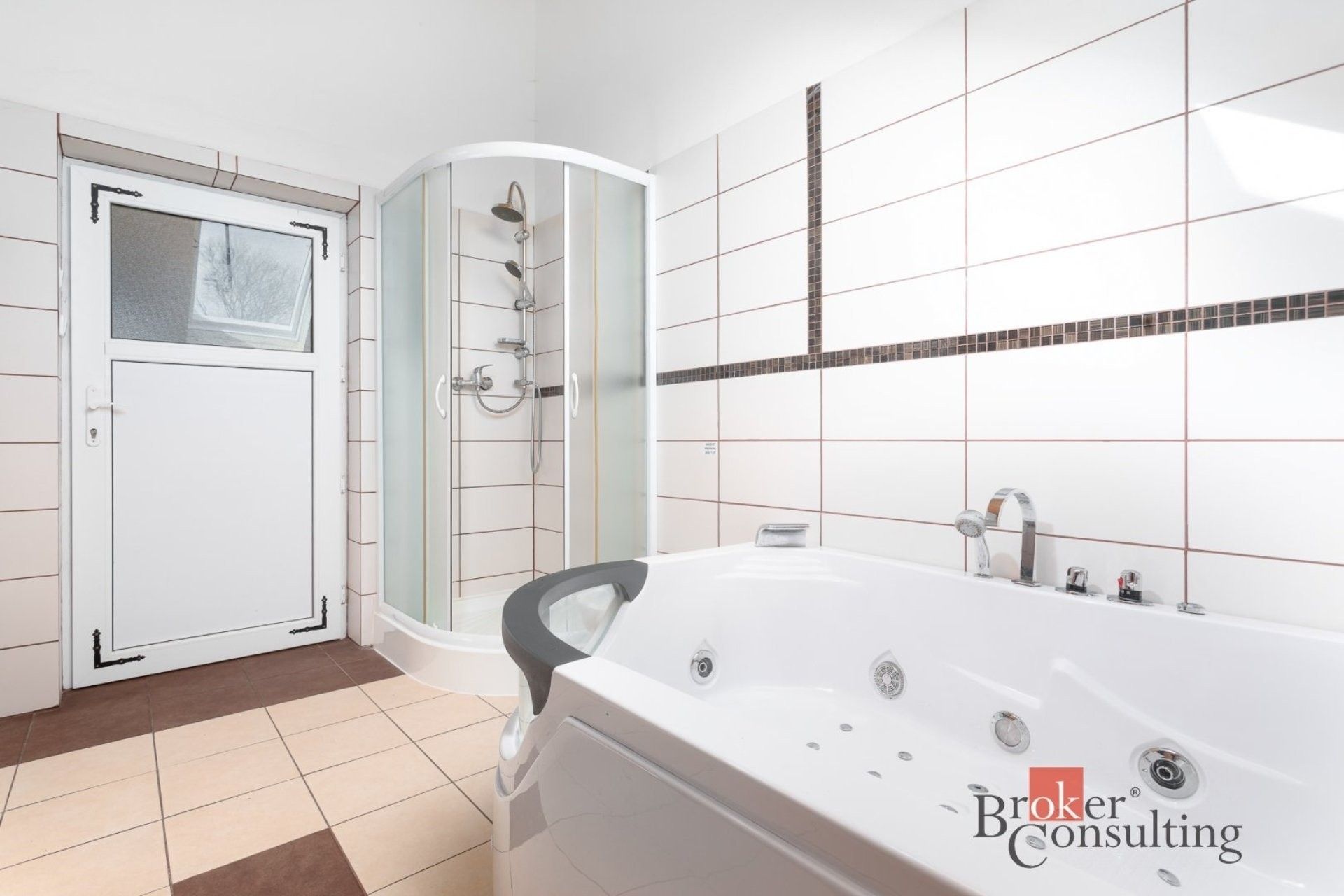 Prodej komerčního prostoru 261 m² - foto 13