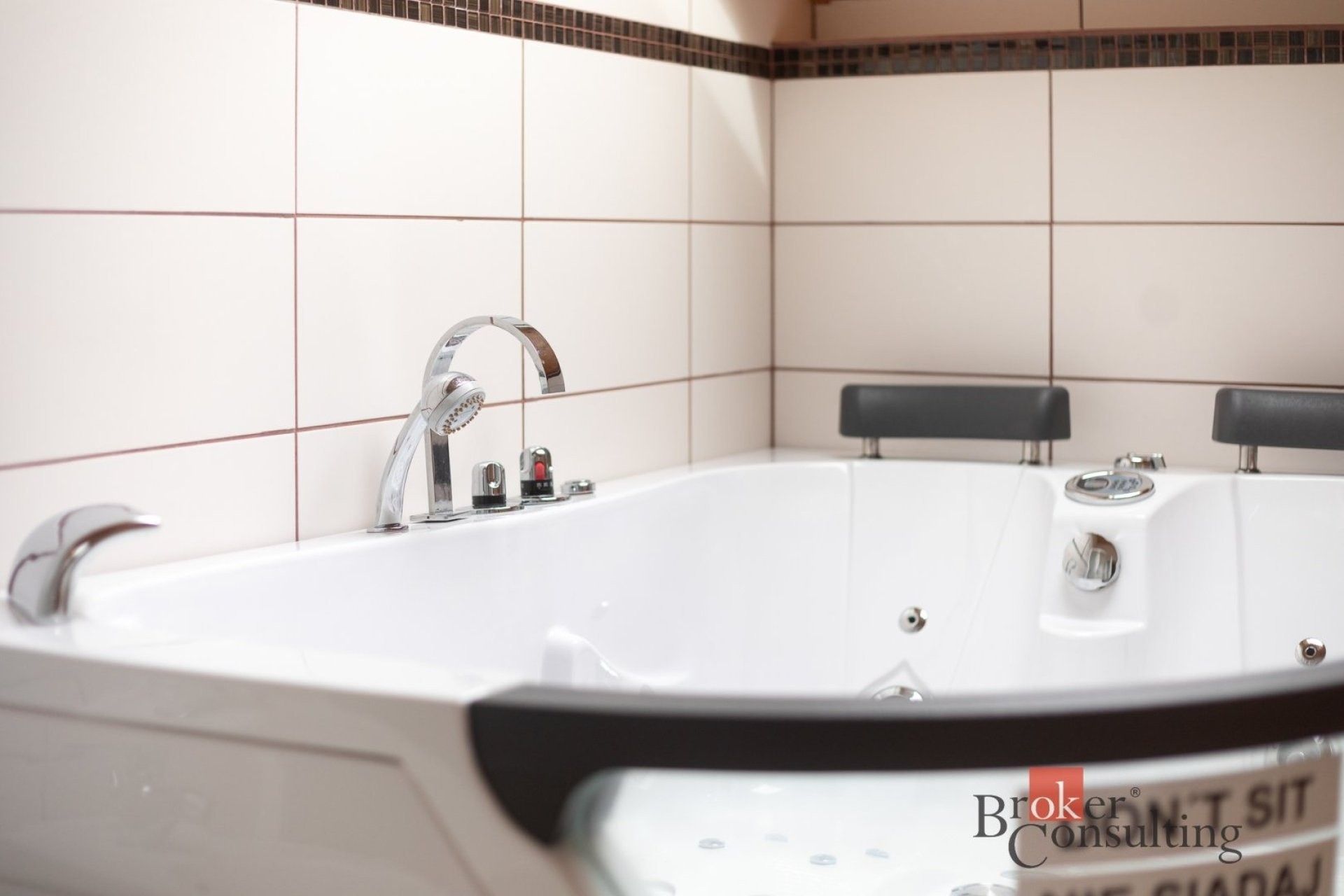 Prodej komerčního prostoru 261 m² - foto 14