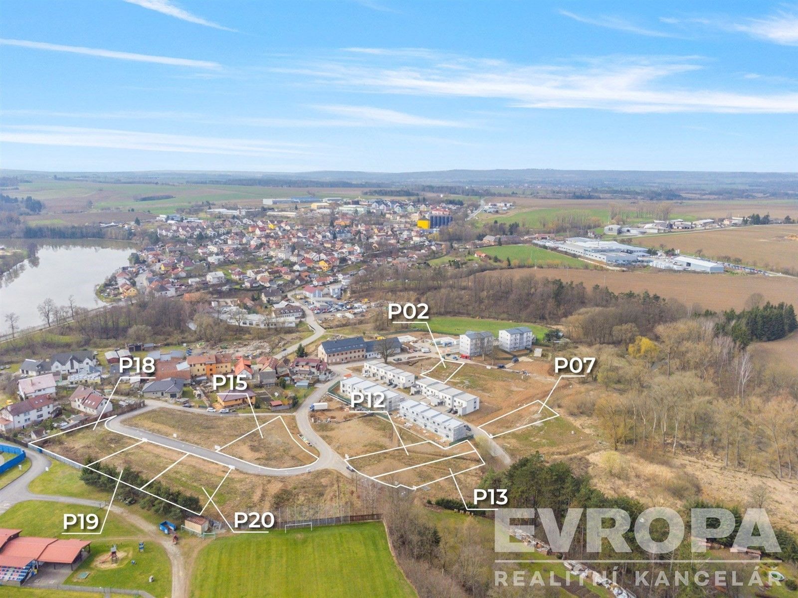 Prodej pozemku 742 m² - foto 1