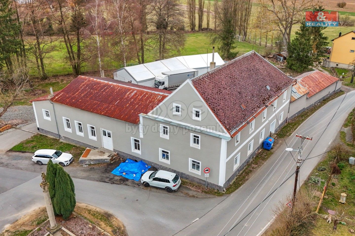Prodej komerčního prostoru 745 m² - foto 1