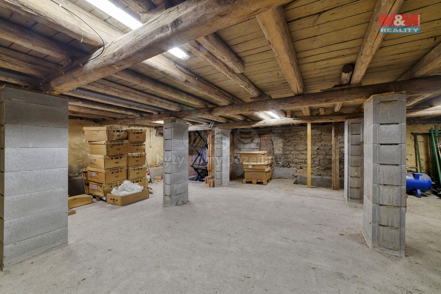 Prodej komerčního prostoru 745 m² - foto 40