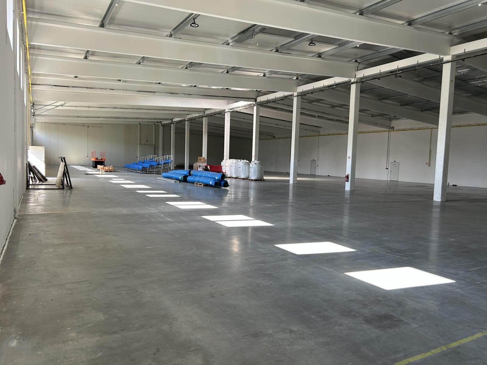Pronájem komerčního prostoru 3000 m² - foto 7