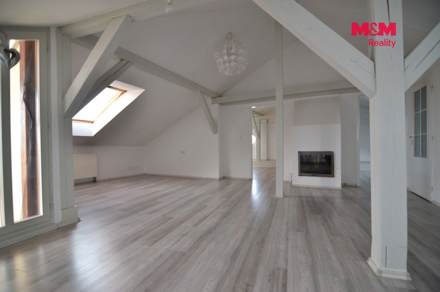 Pronájem bytu 3+kk 98 m² - foto 3