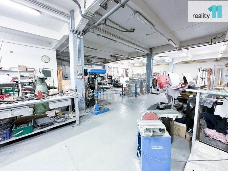 Pronájem komerčního prostoru 556 m² - foto 1