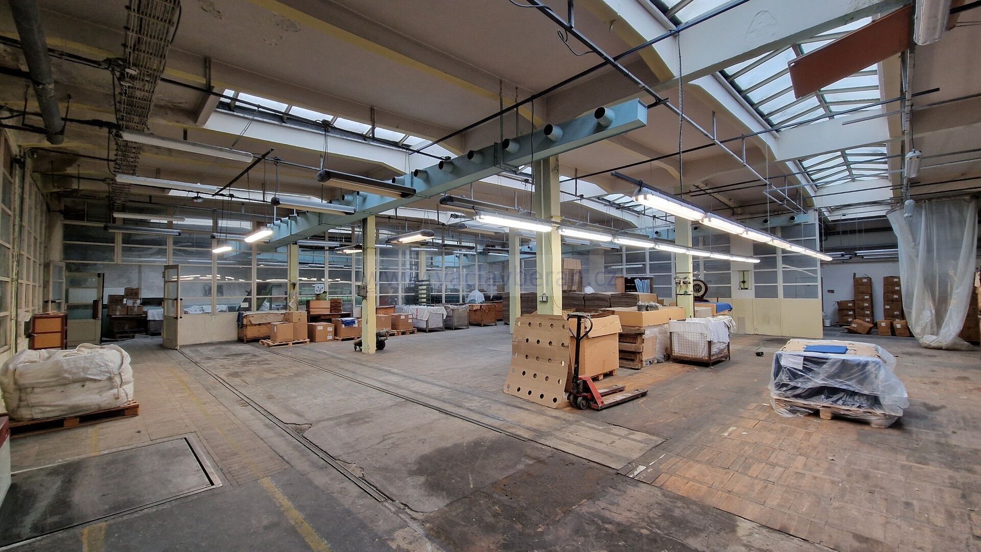 Pronájem komerčního prostoru 3050 m² - foto 7