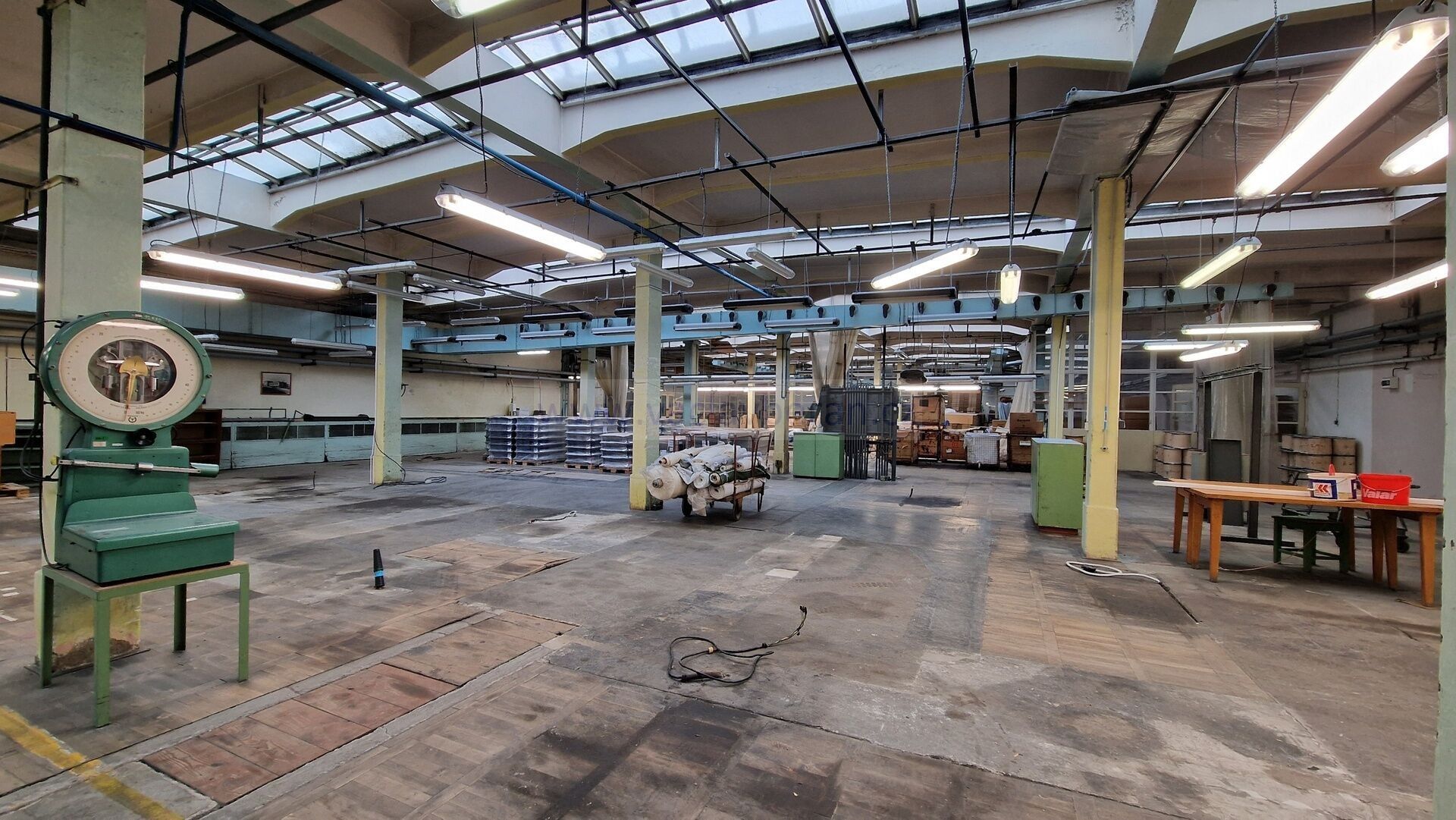 Pronájem komerčního prostoru 3050 m² - foto 11