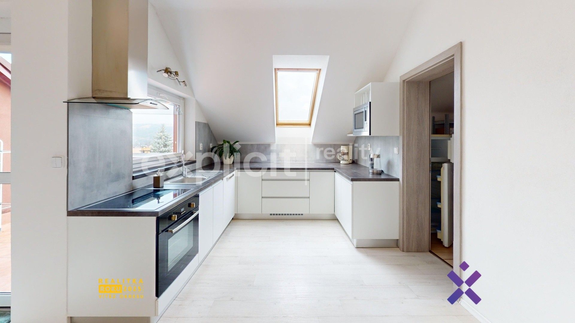 Pronájem bytu 4+kk 155 m² - foto 2