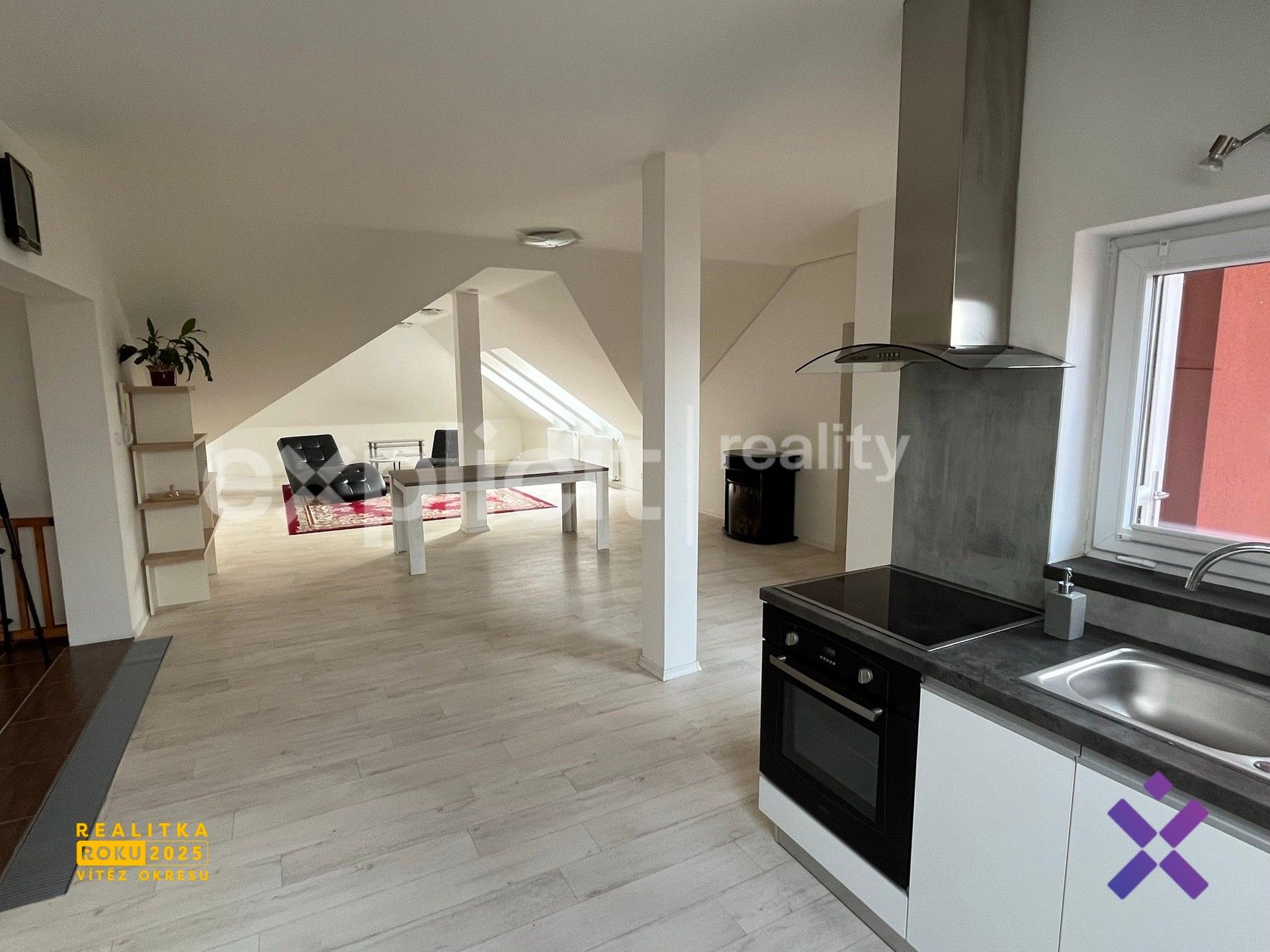 Pronájem bytu 4+kk 155 m² - foto 3