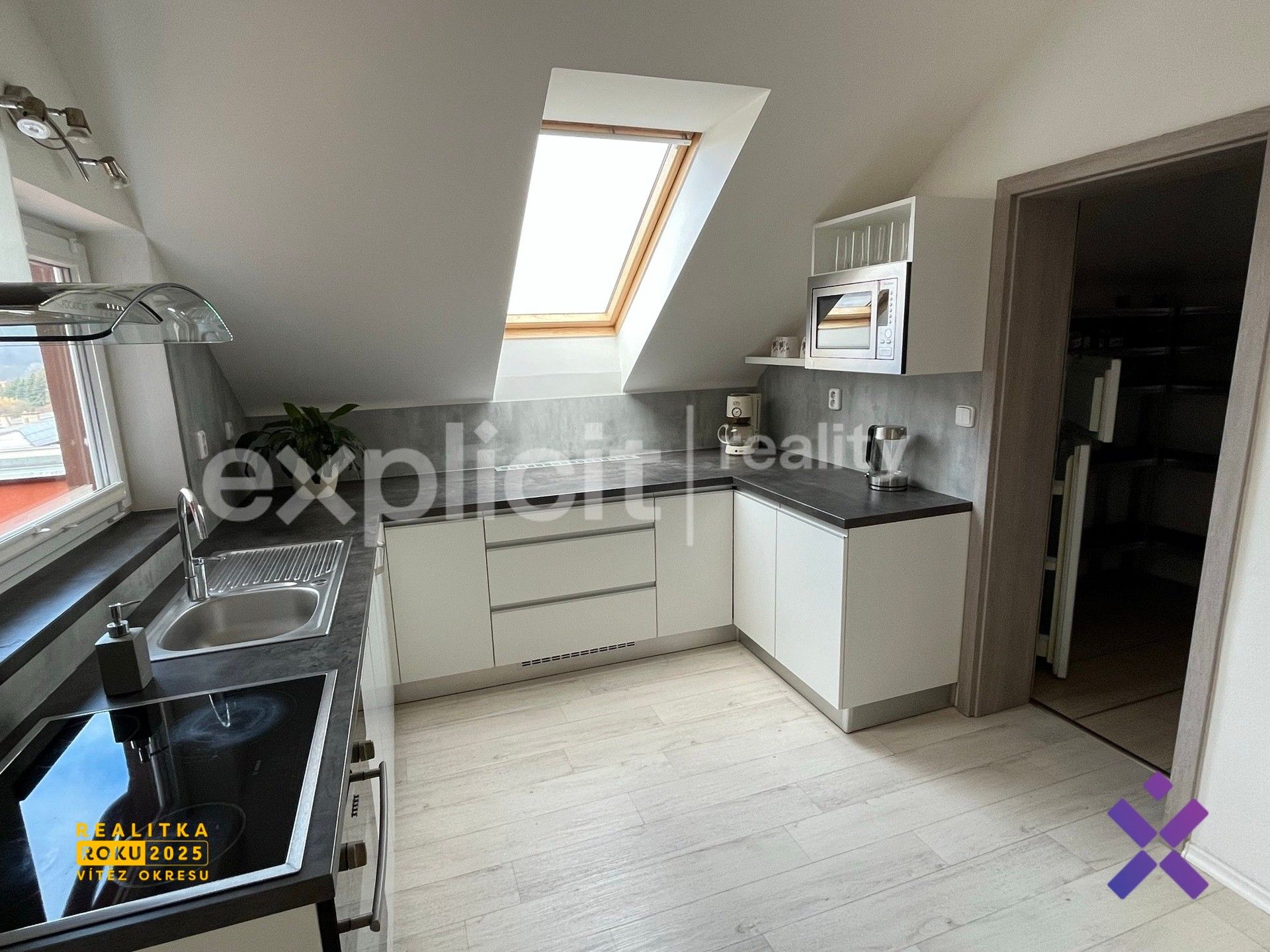 Pronájem bytu 4+kk 155 m² - foto 1