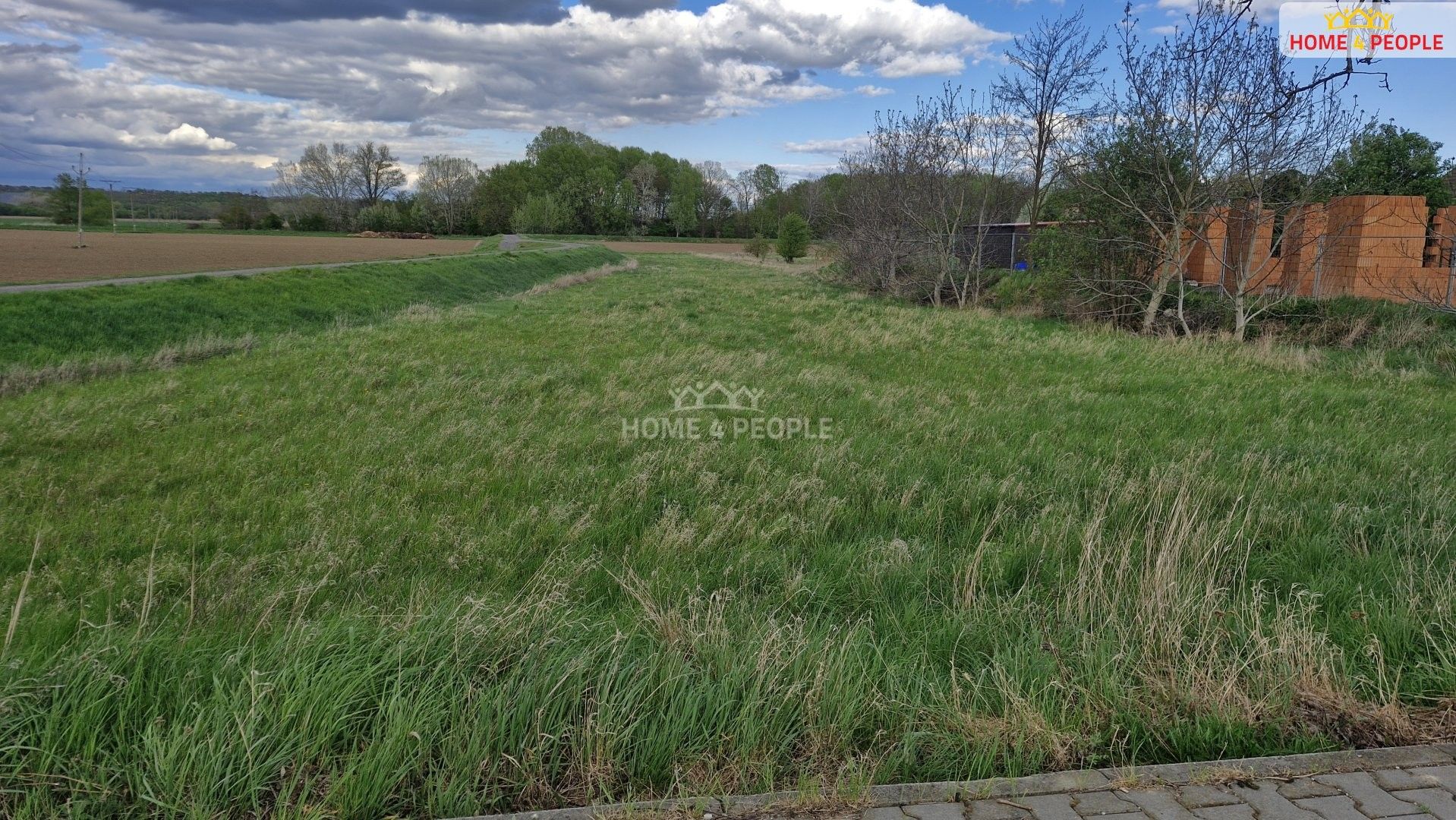 Prodej pozemku 1600 m² - foto 3
