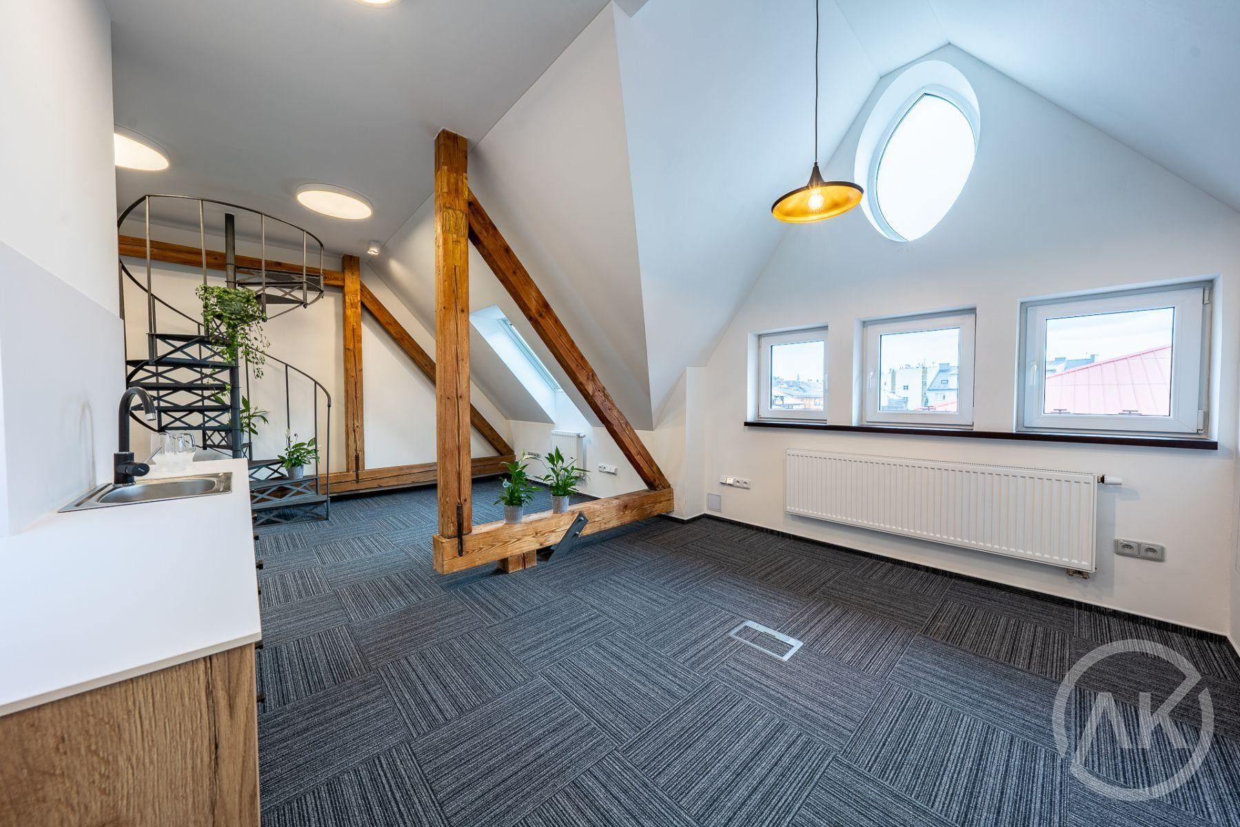 Pronájem komerčního prostoru 72 m² - foto 1