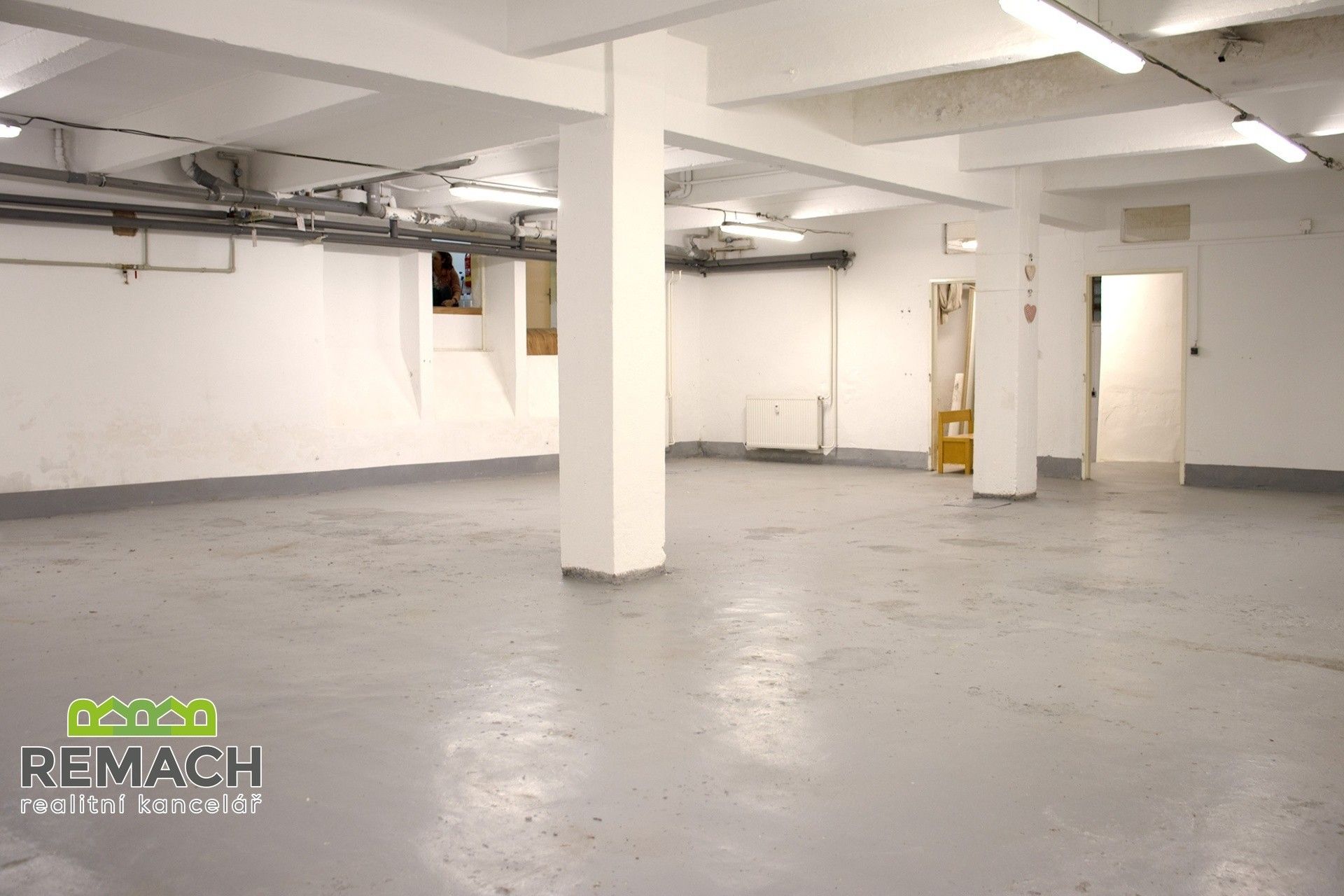 Pronájem komerčního prostoru 1100 m² - foto 7