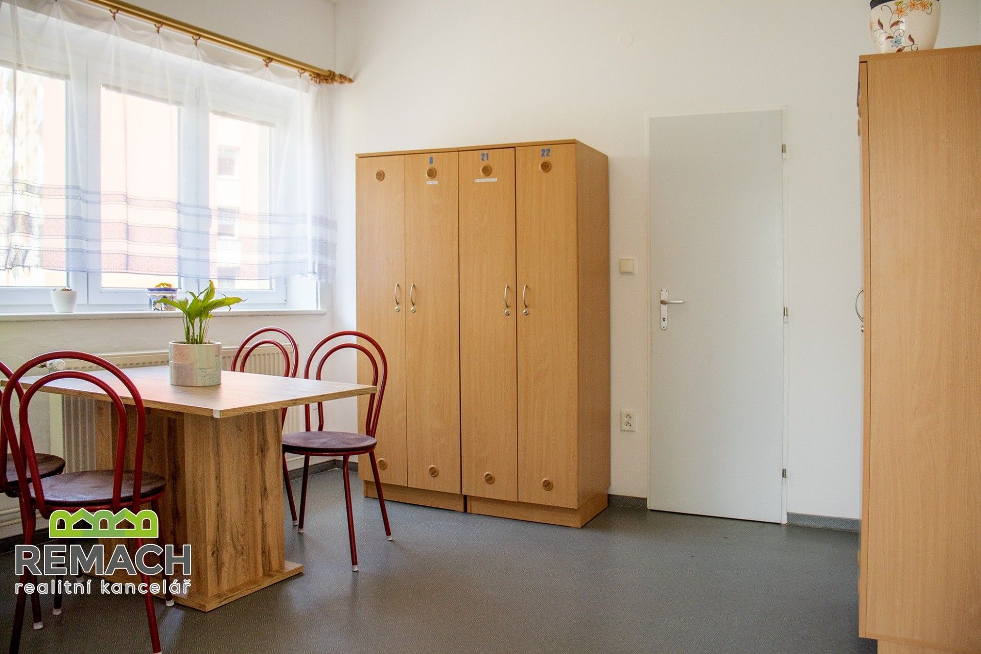 Pronájem komerčního prostoru 1100 m² - foto 8