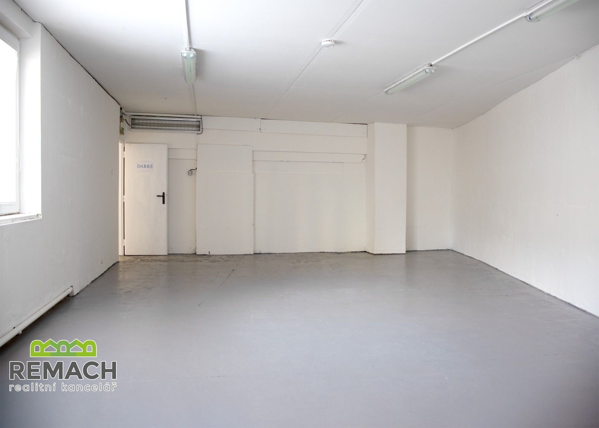 Pronájem komerčního prostoru 1100 m² - foto 9