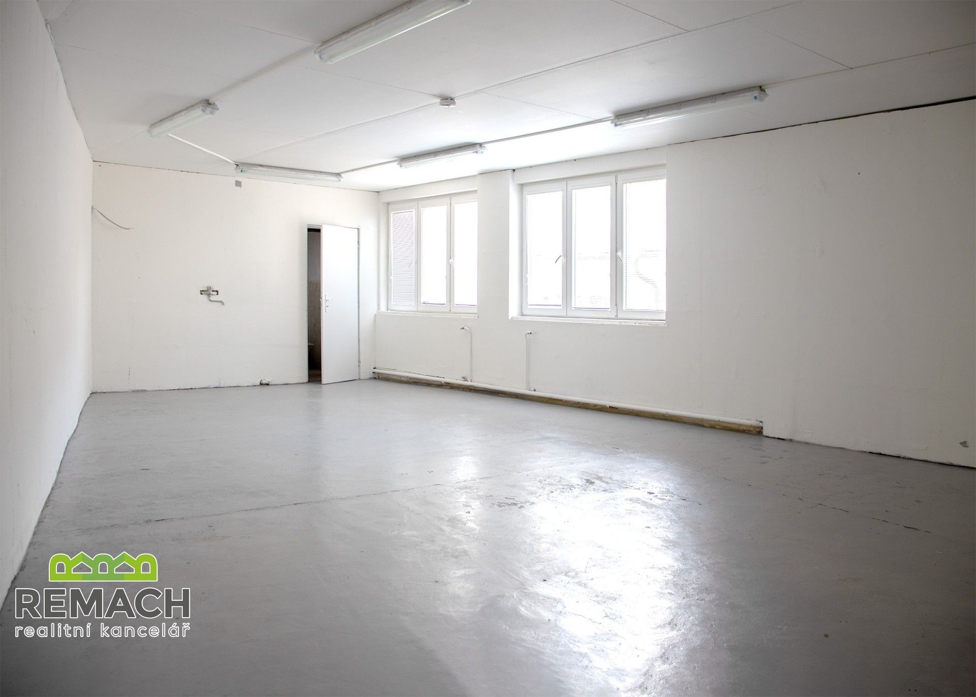 Pronájem komerčního prostoru 1100 m² - foto 10
