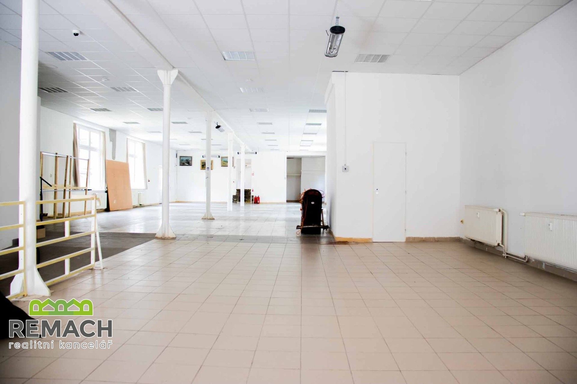 Pronájem komerčního prostoru 1100 m² - foto 13