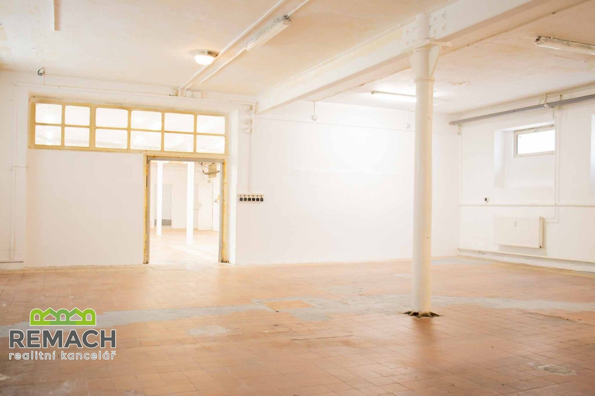 Pronájem komerčního prostoru 1100 m² - foto 15
