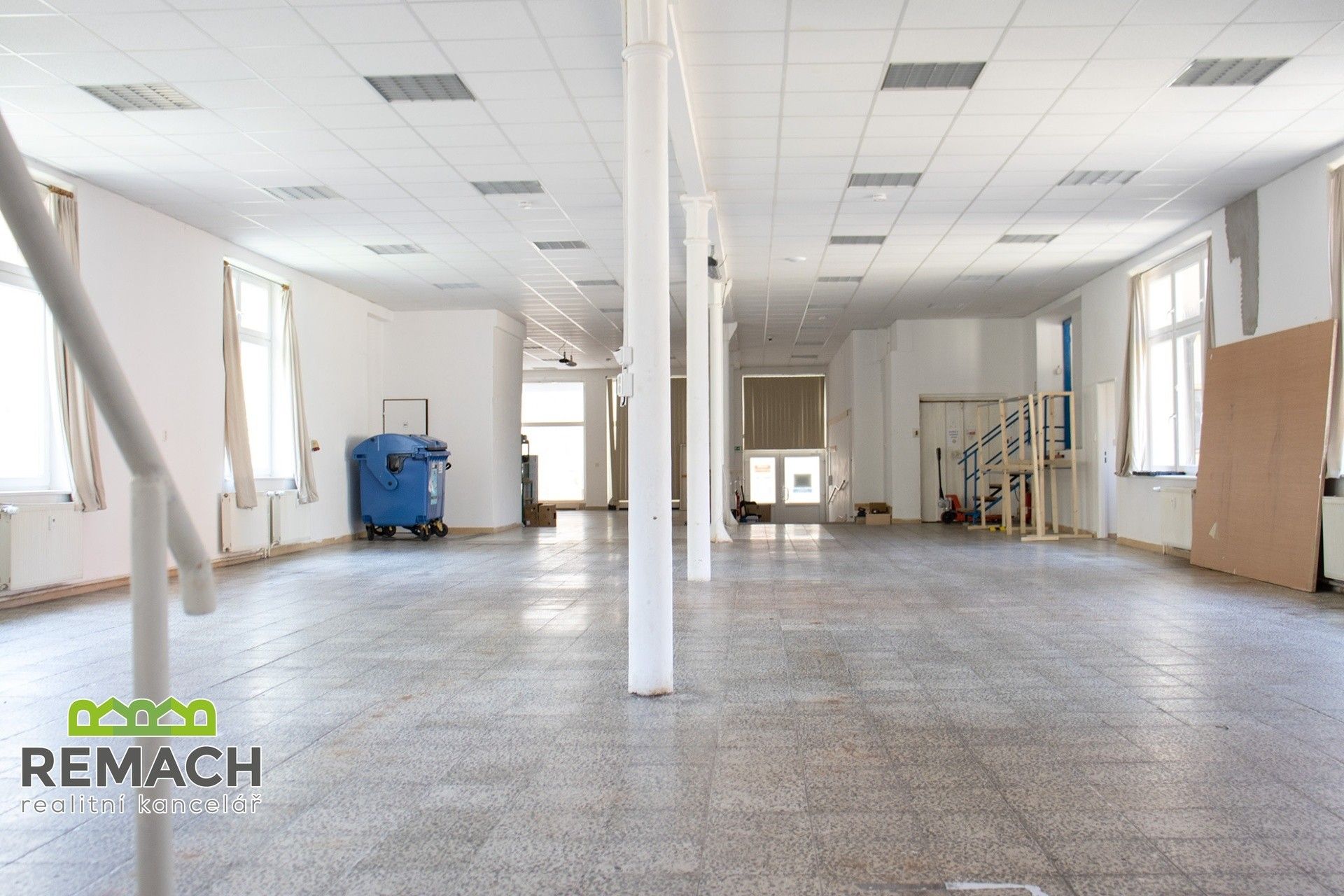 Pronájem komerčního prostoru 1100 m² - foto 18