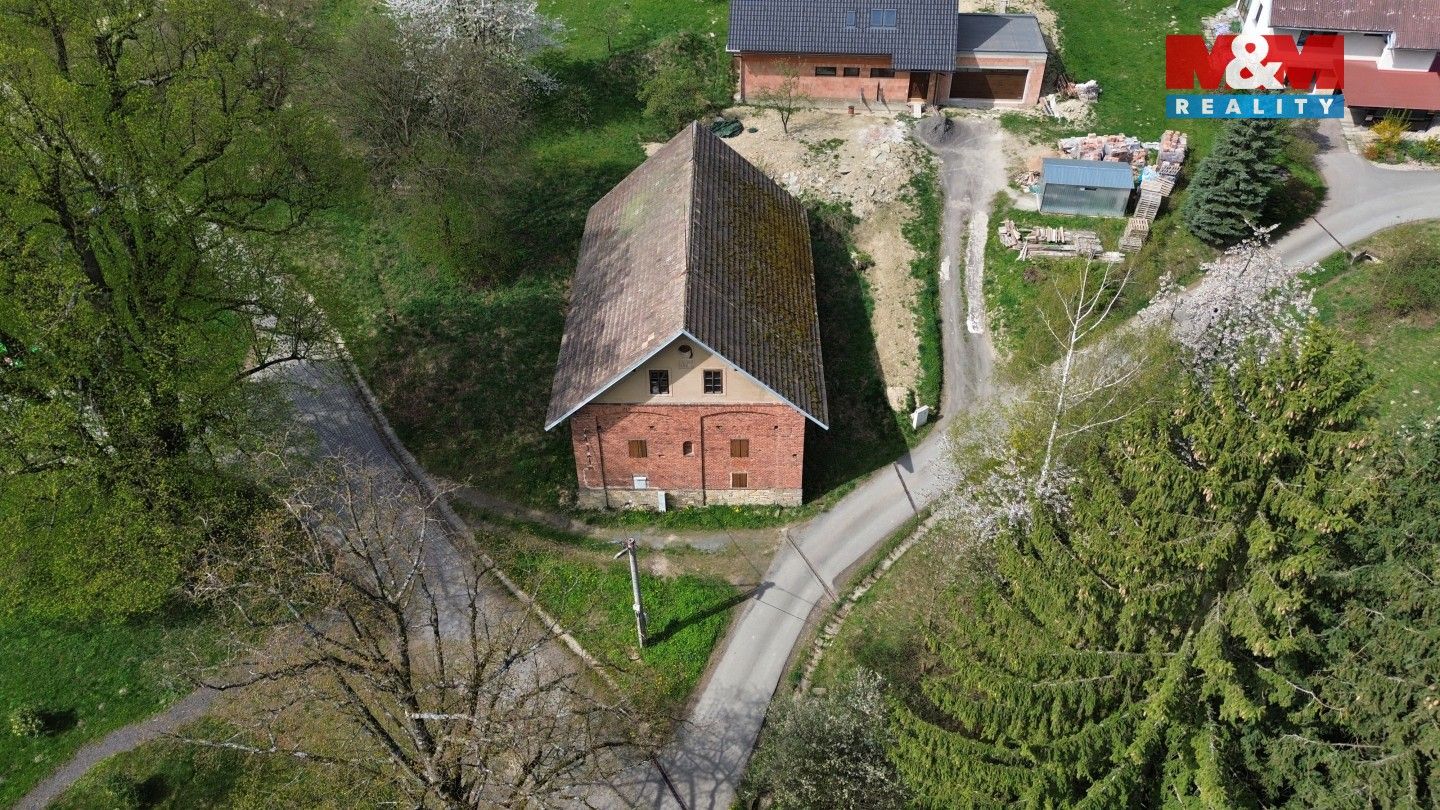 Prodej nemovitosti 330 m² - foto 4