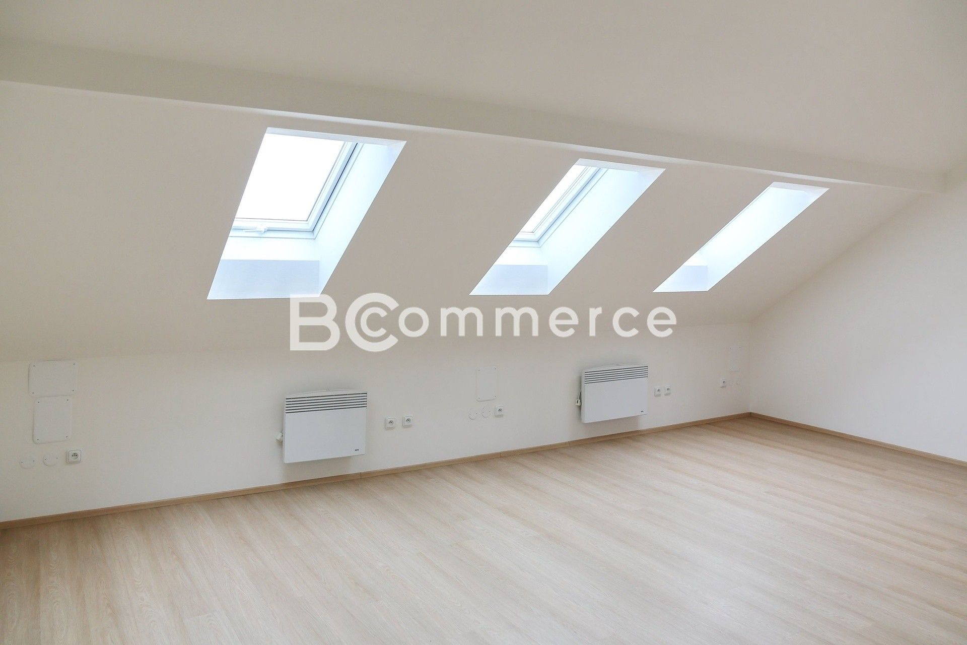 Pronájem komerčního prostoru 23 m² - foto 1
