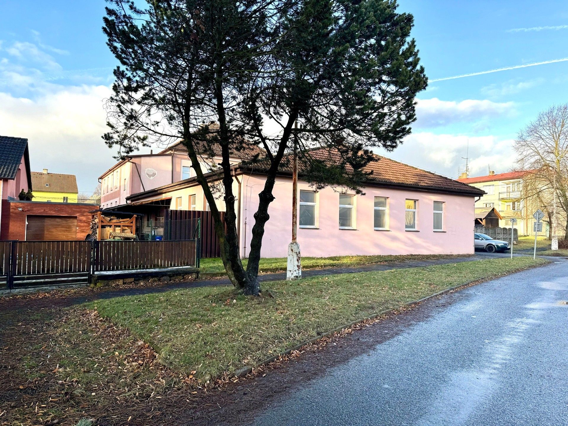 Pronájem komerčního prostoru 960 m² - foto 1