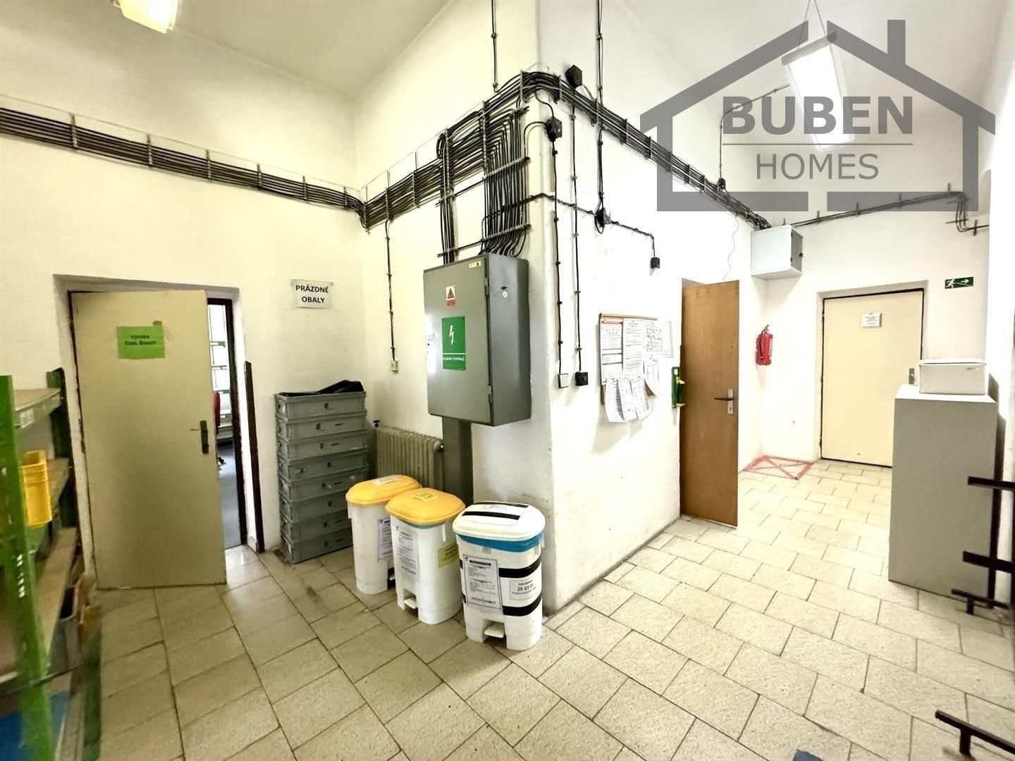 Pronájem komerčního prostoru 960 m² - foto 21