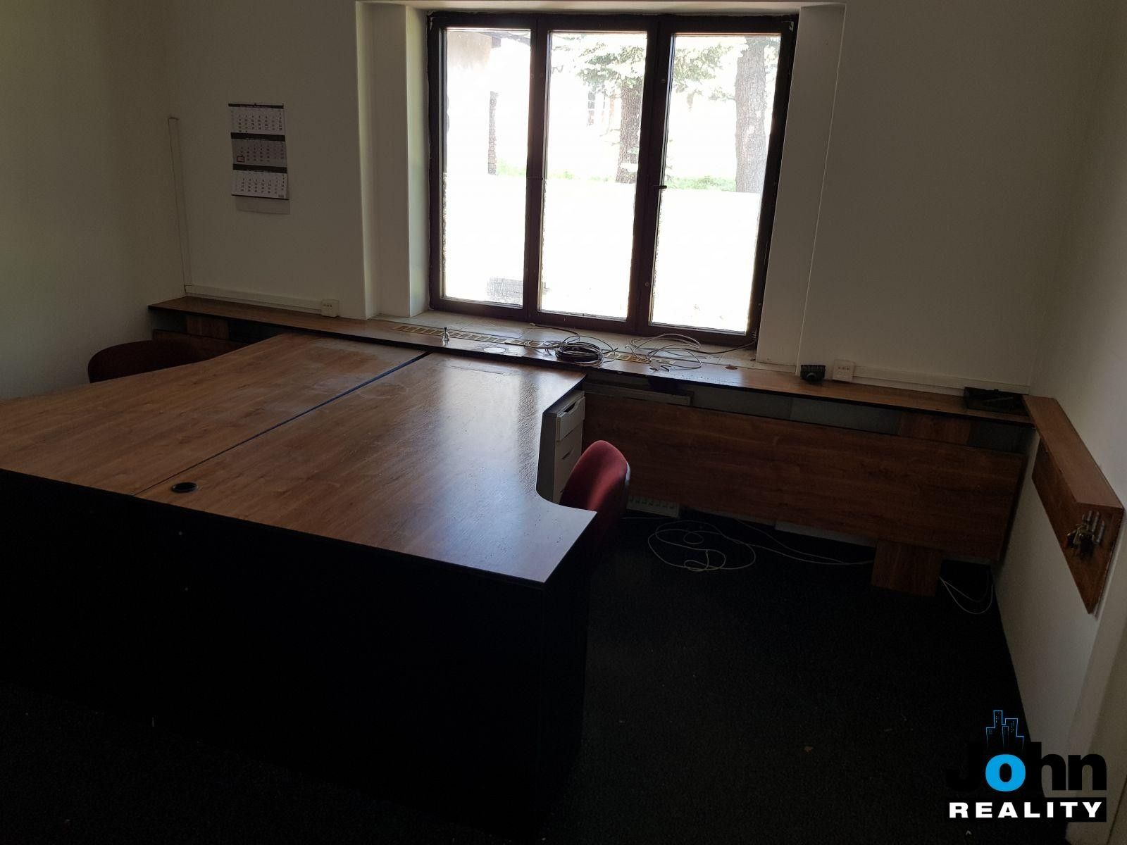 Pronájem komerčního prostoru 1000 m² - foto 7