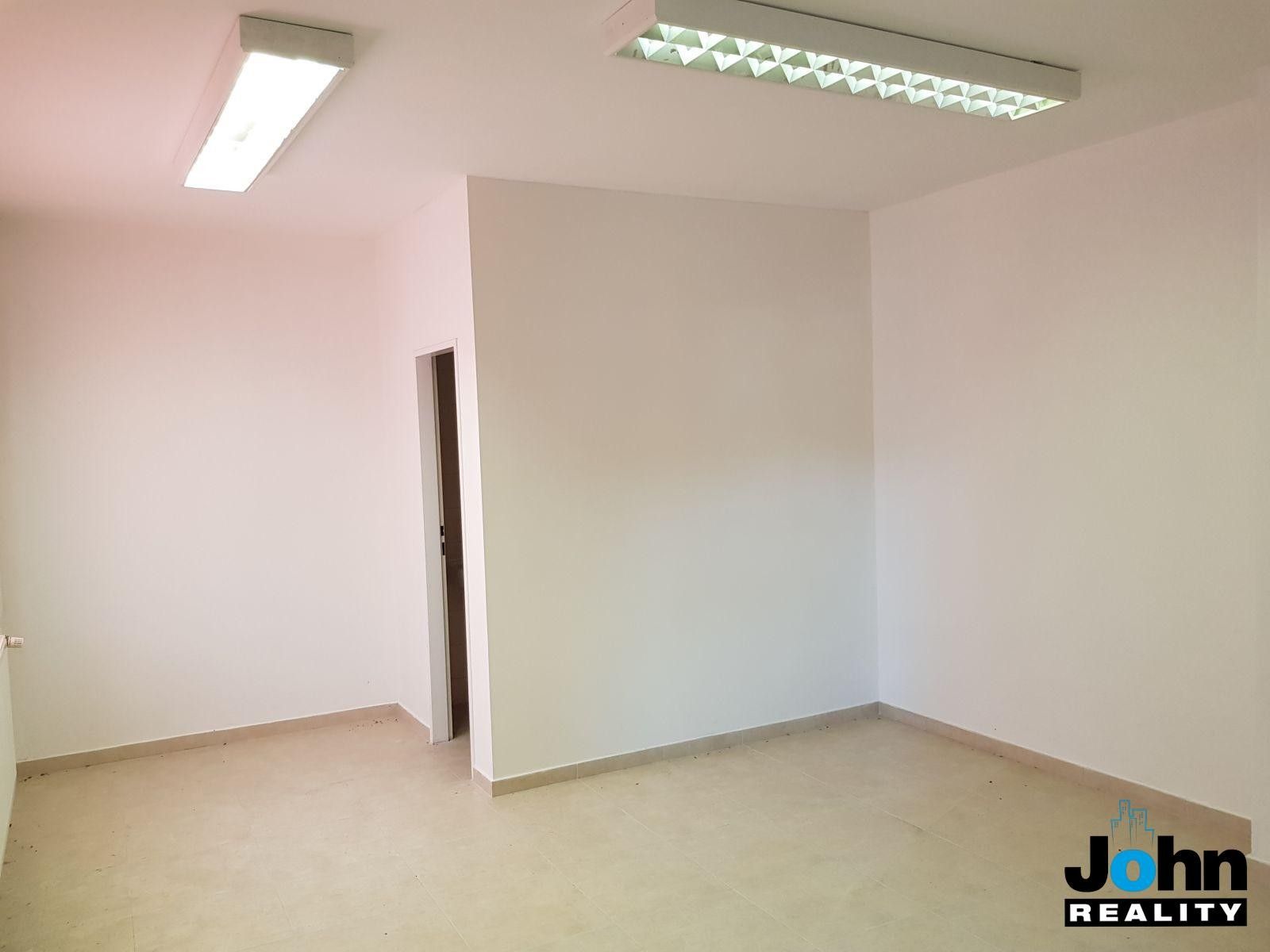 Pronájem komerčního prostoru 1000 m² - foto 12
