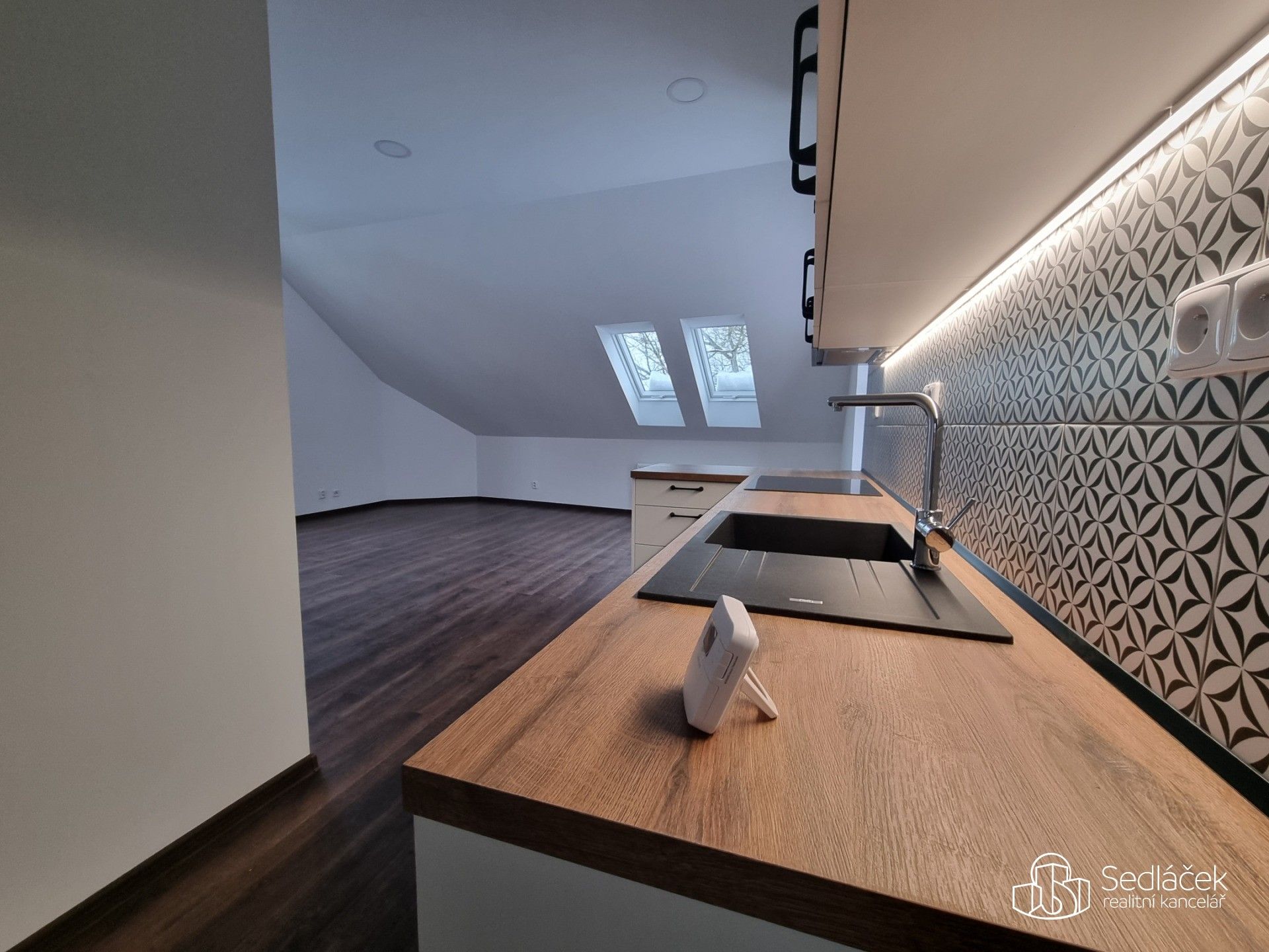 Pronájem bytu 3+kk 108 m² - foto 3