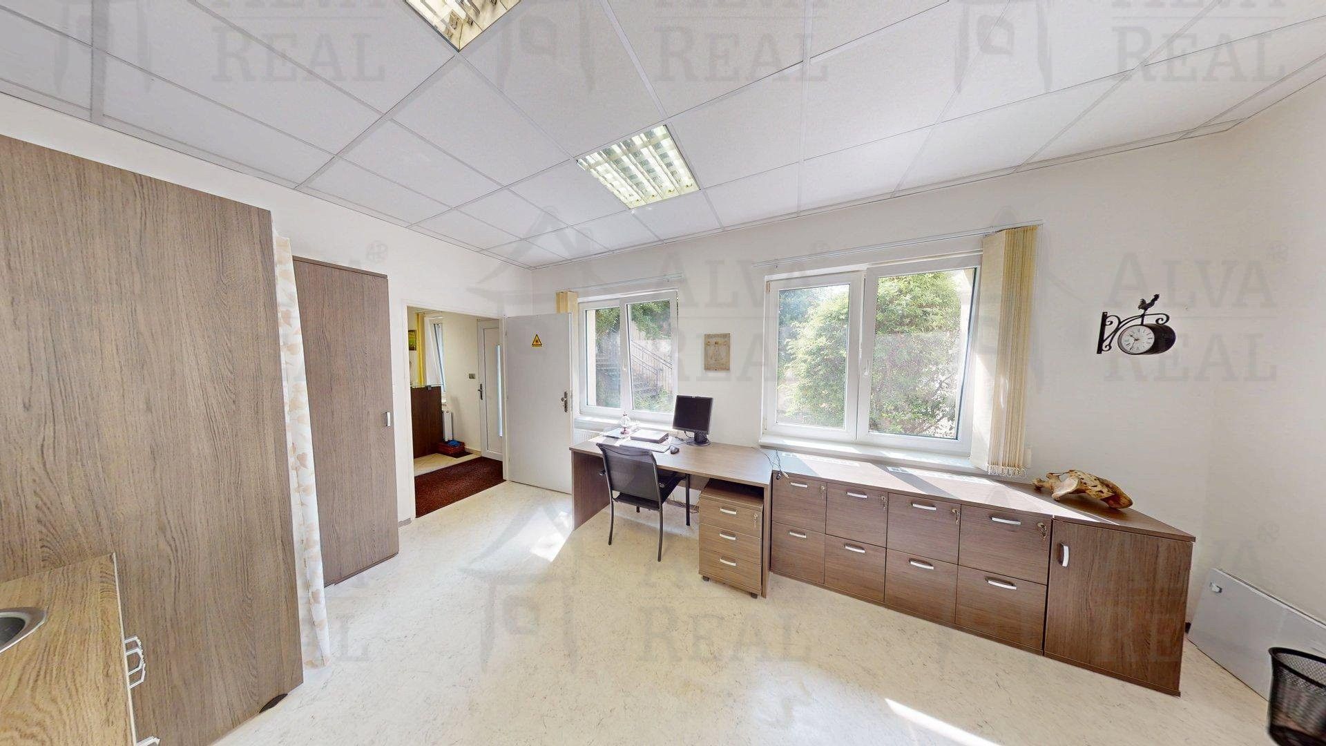 Pronájem komerčního prostoru 145 m² - foto 4