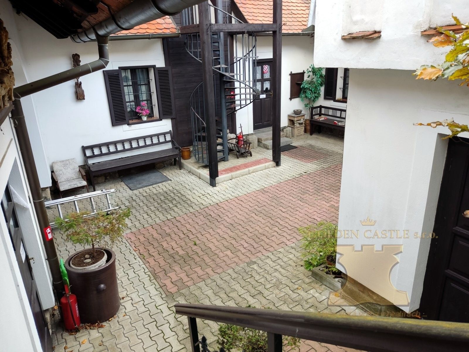 Prodej nemovitosti 350 m² - foto 4