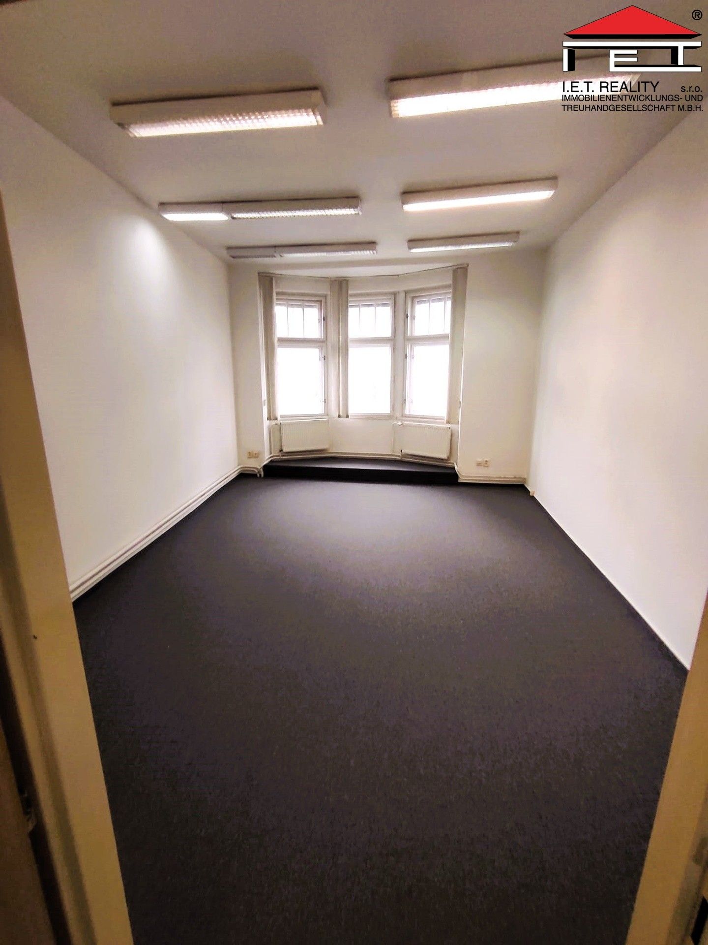 Pronájem komerčního prostoru 110 m² - foto 3