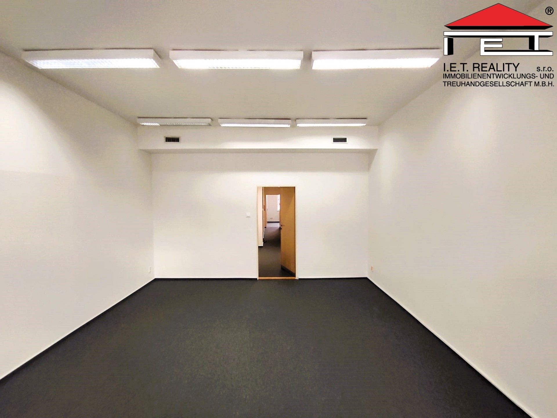 Pronájem komerčního prostoru 110 m² - foto 4