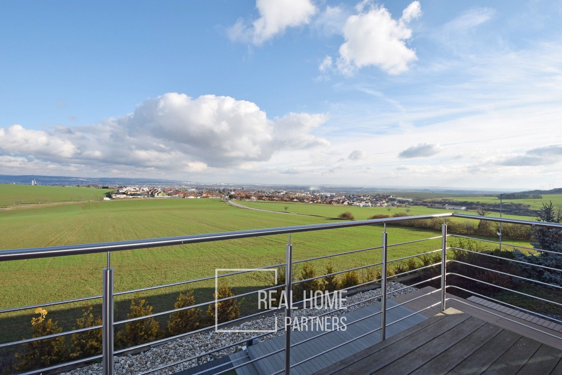 Prodej komerčního prostoru 210 m² - foto 1