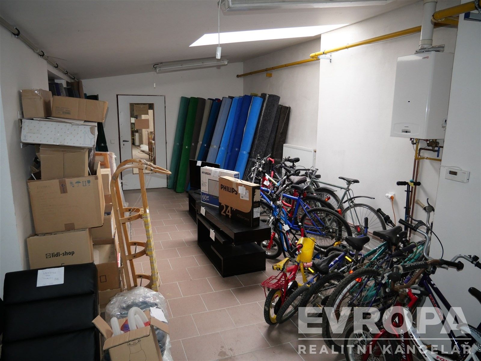 Pronájem komerčního prostoru 143 m² - foto 2