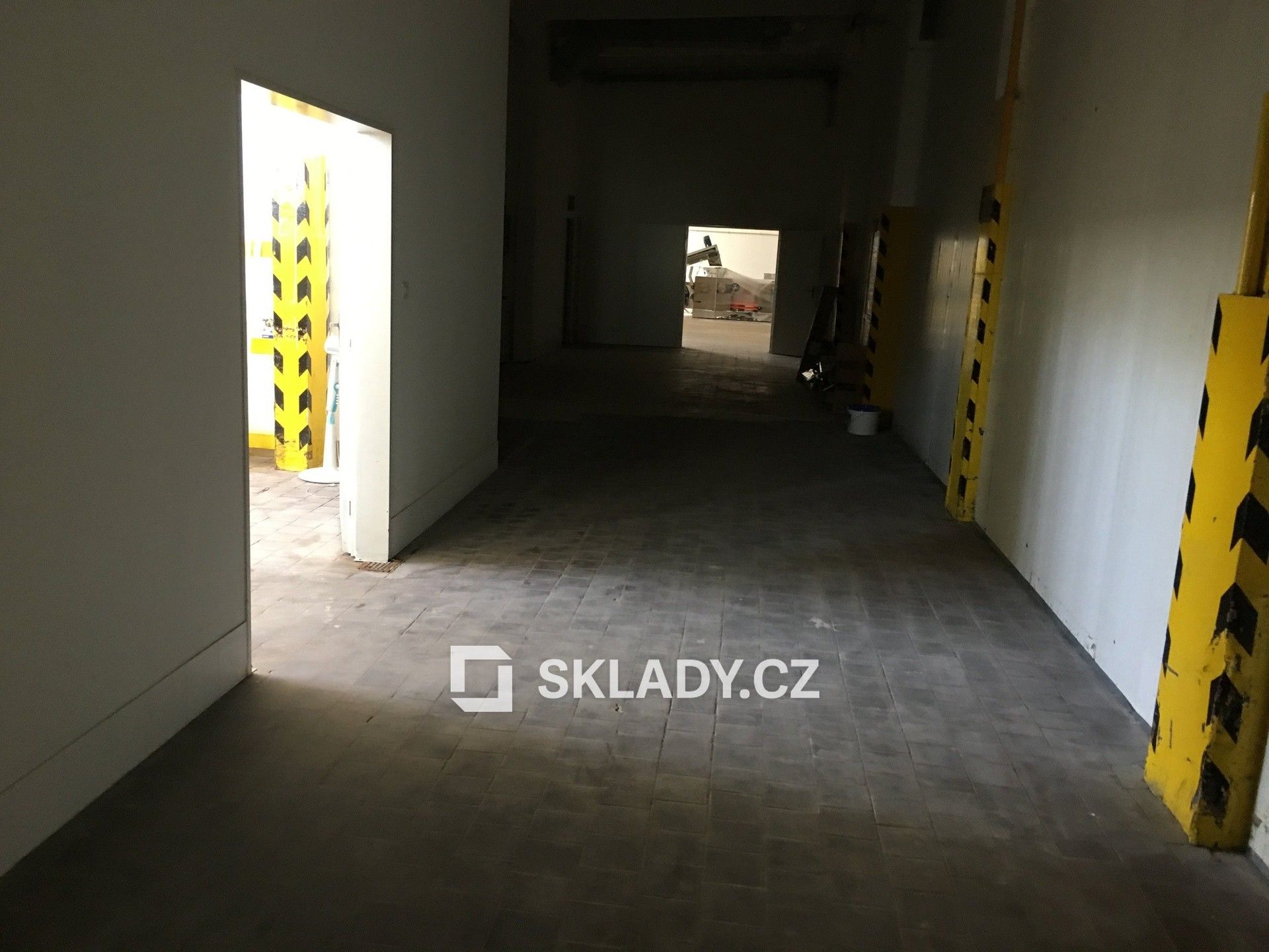 Pronájem komerčního prostoru 400 m² - foto 5