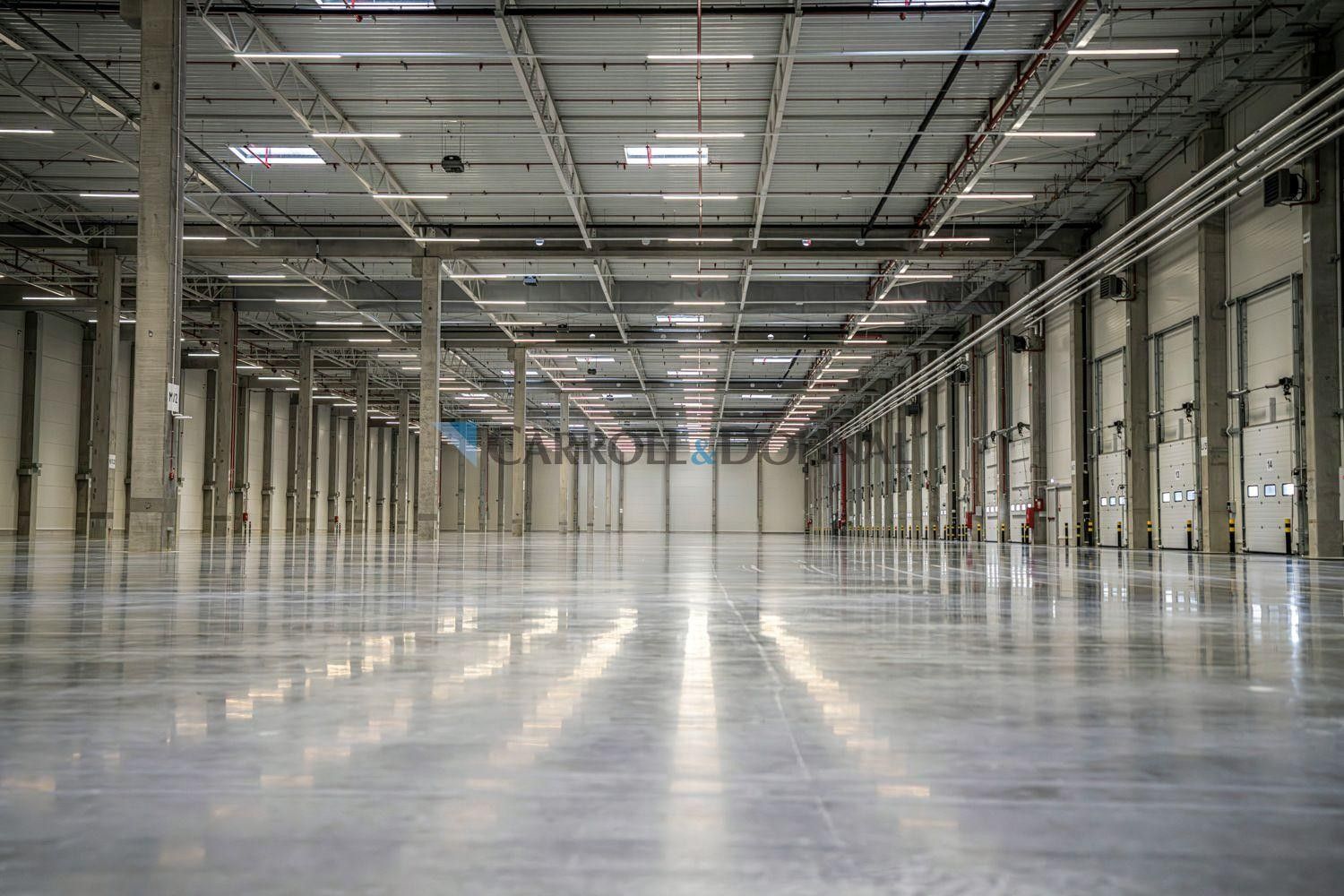 Pronájem komerčního prostoru 7461 m² - foto 2