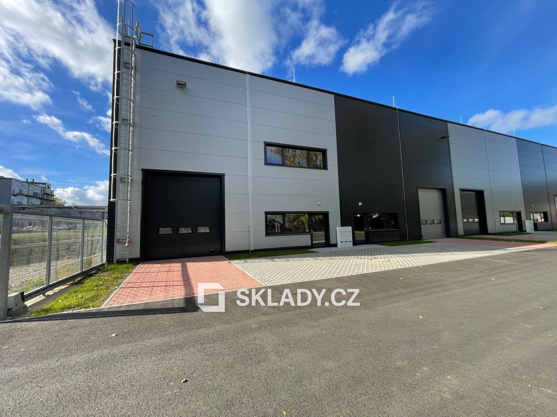 Pronájem komerčního prostoru 192 m² - foto 1