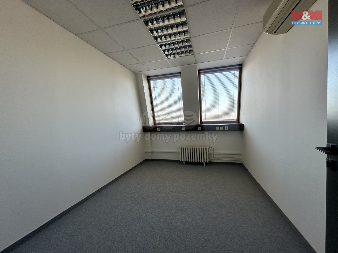Pronájem komerčního prostoru 220 m² - foto 8
