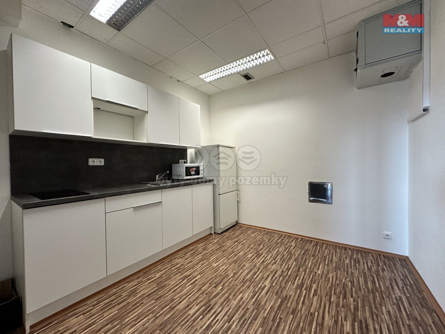 Pronájem komerčního prostoru 220 m² - foto 11