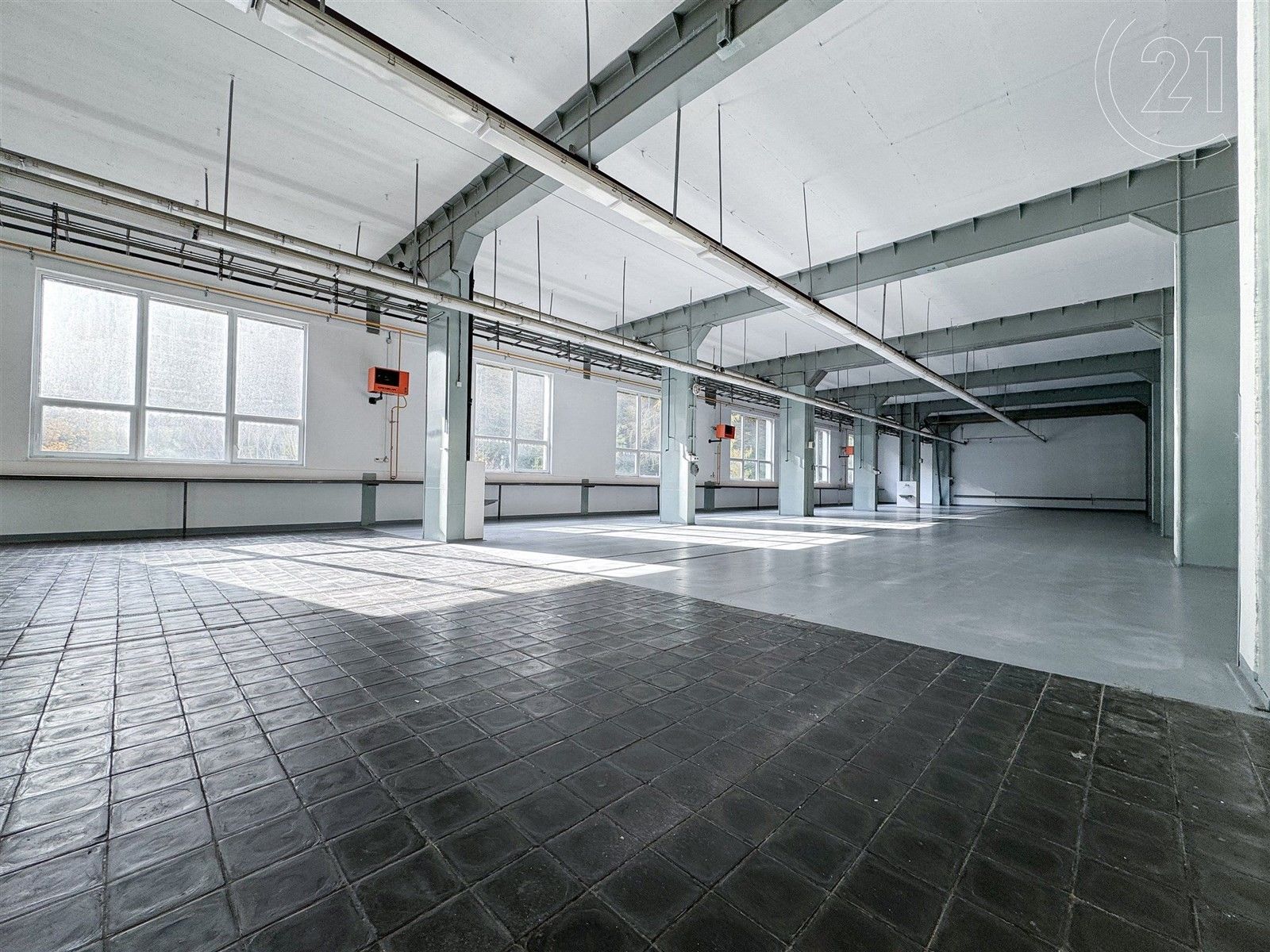 Pronájem komerčního prostoru 1920 m² - foto 4